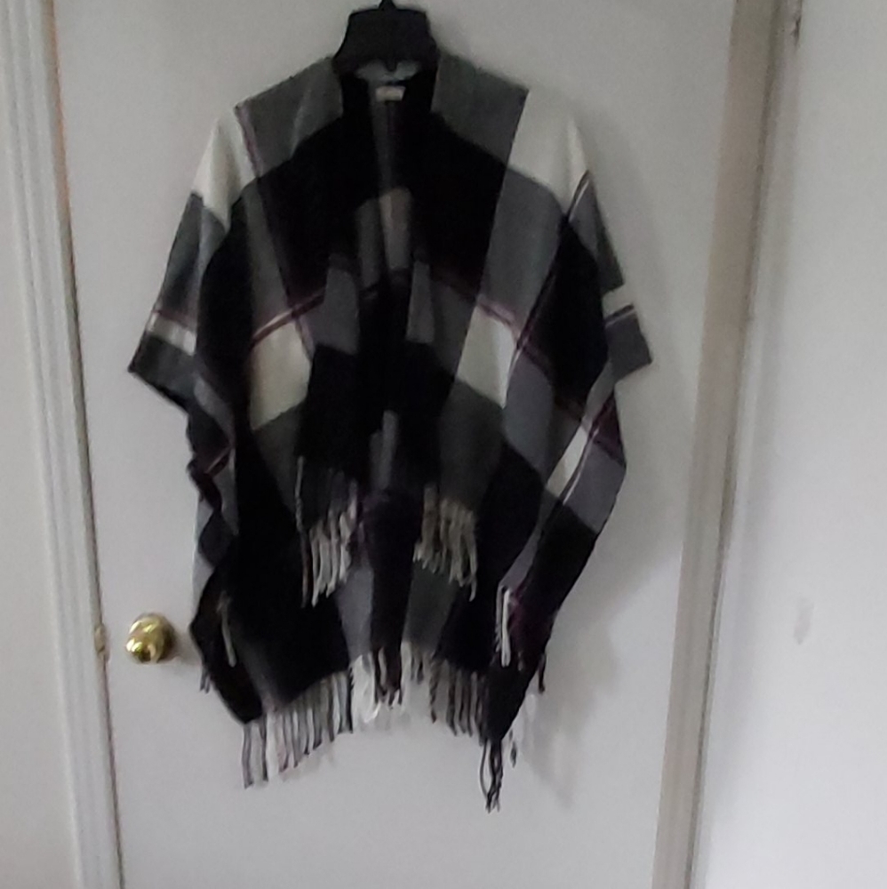 Hollister poncho
